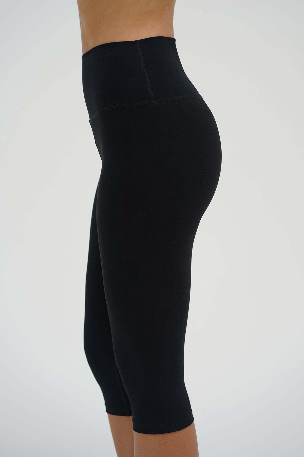 LNA Capri Legging in Black