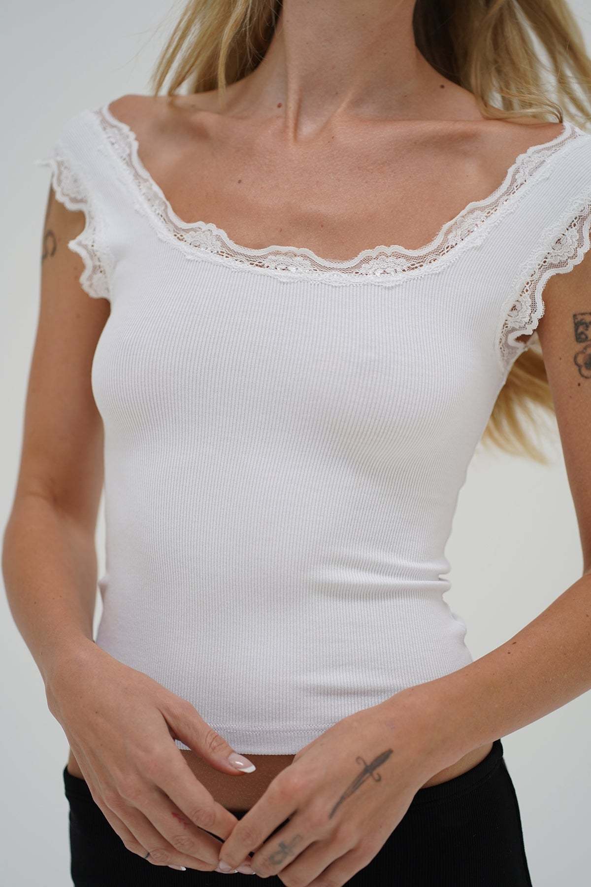 LNA Cassidy lace trim tank in white
