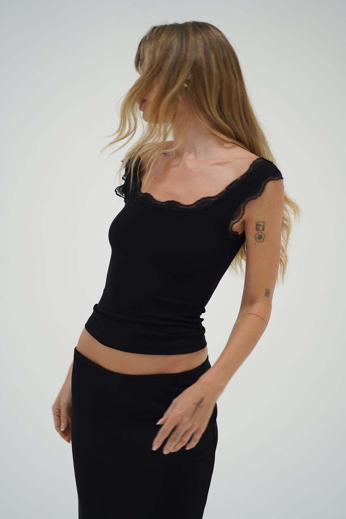 LNA Cassidy lace trim tank in black