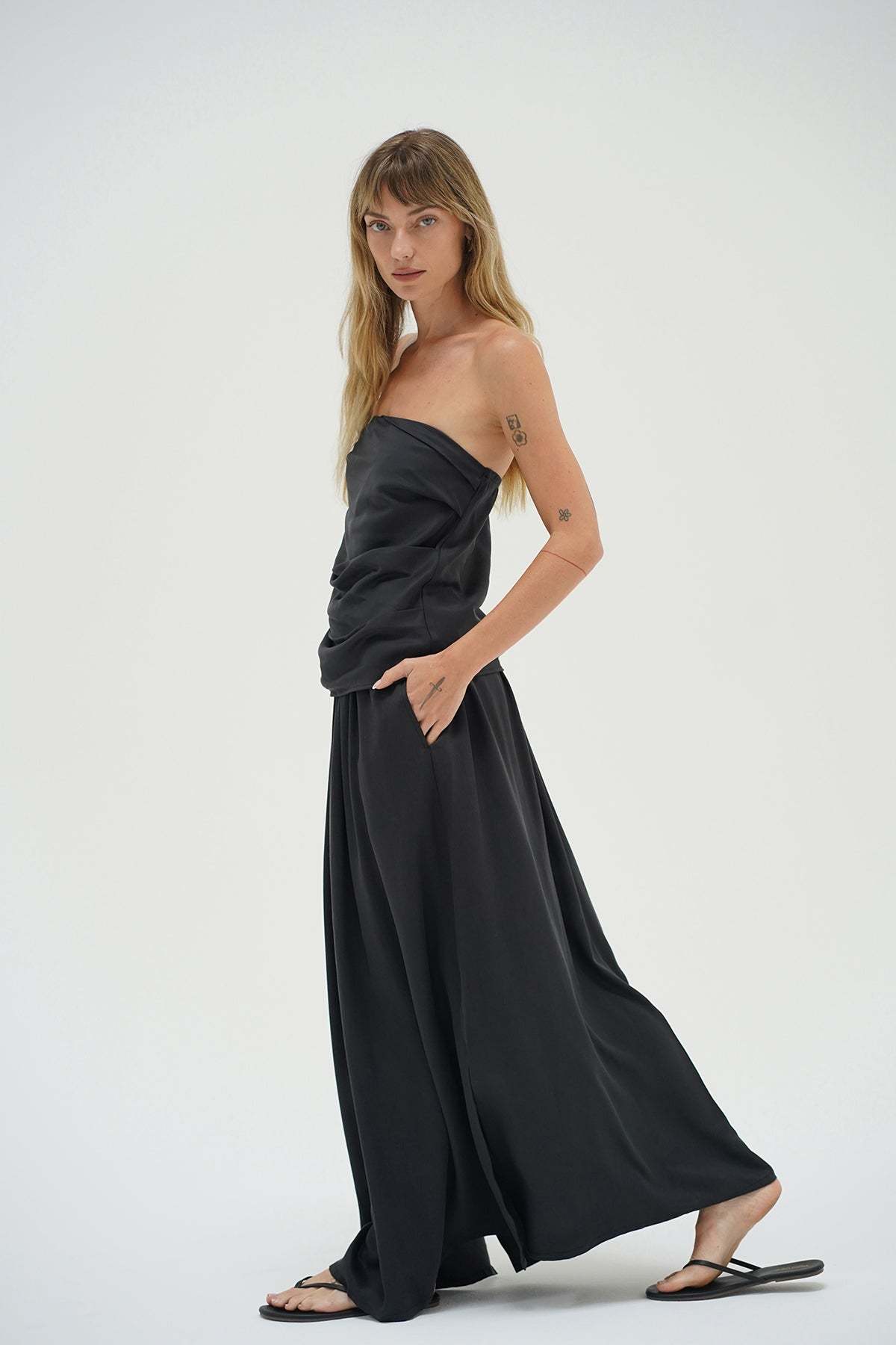 LNA Dania Maxi Skirt in pirate black 