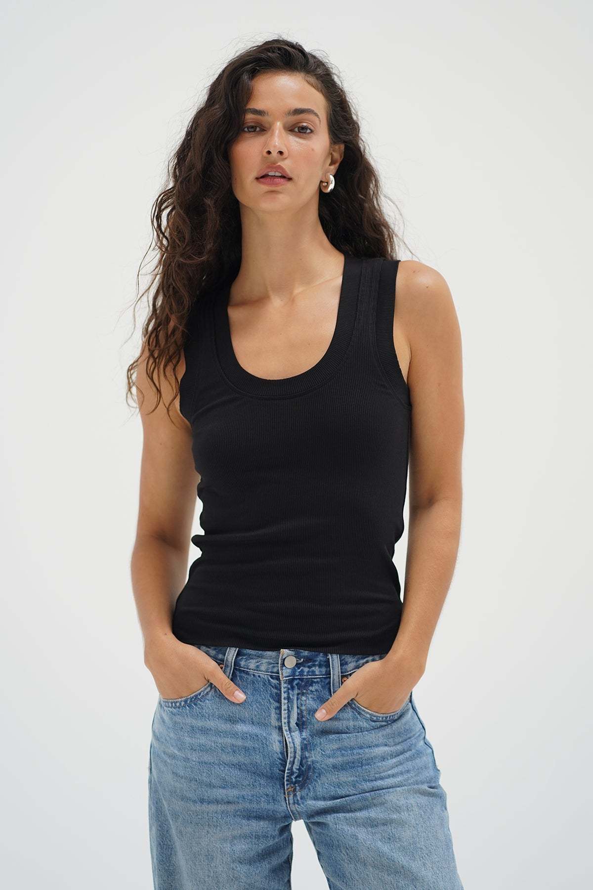 LNA Double Layer Ribbed Scoop Tank in Black 