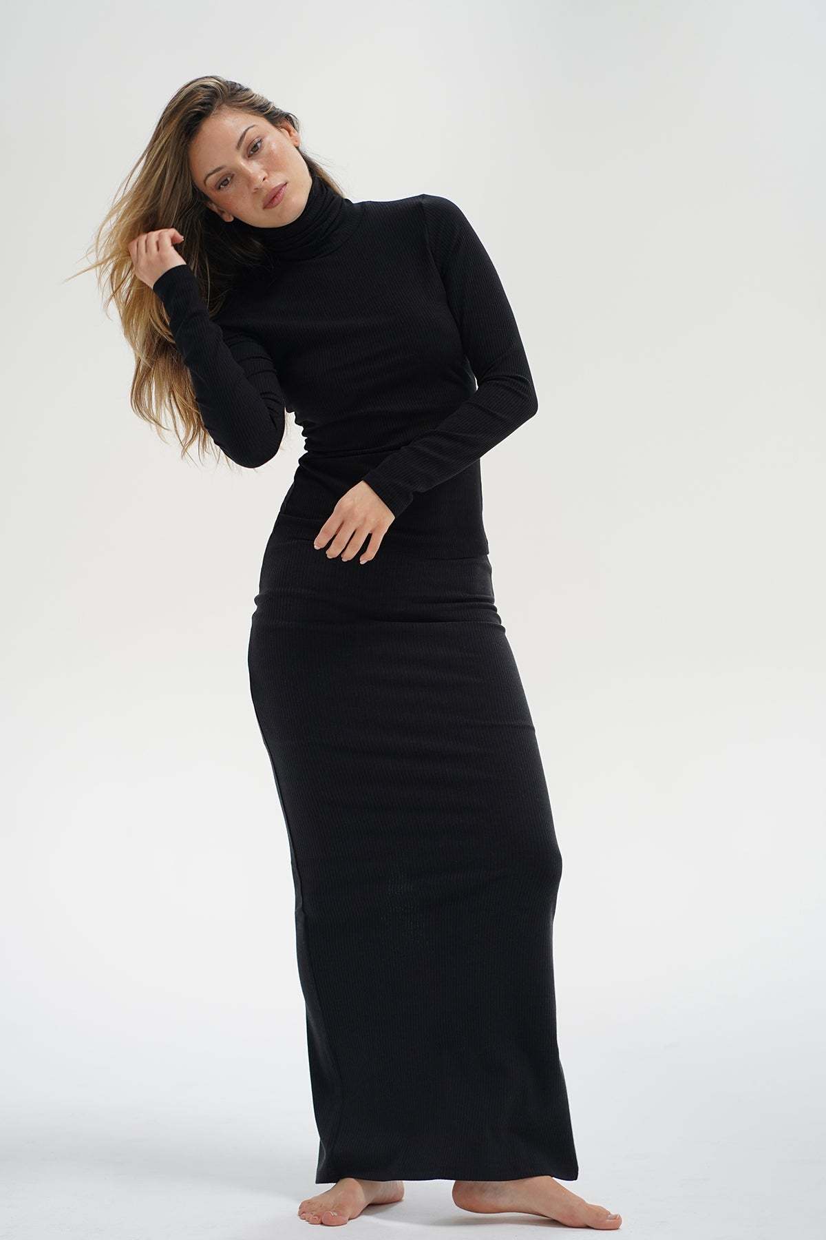 LNA Reed Ribbed Turtleneck in black