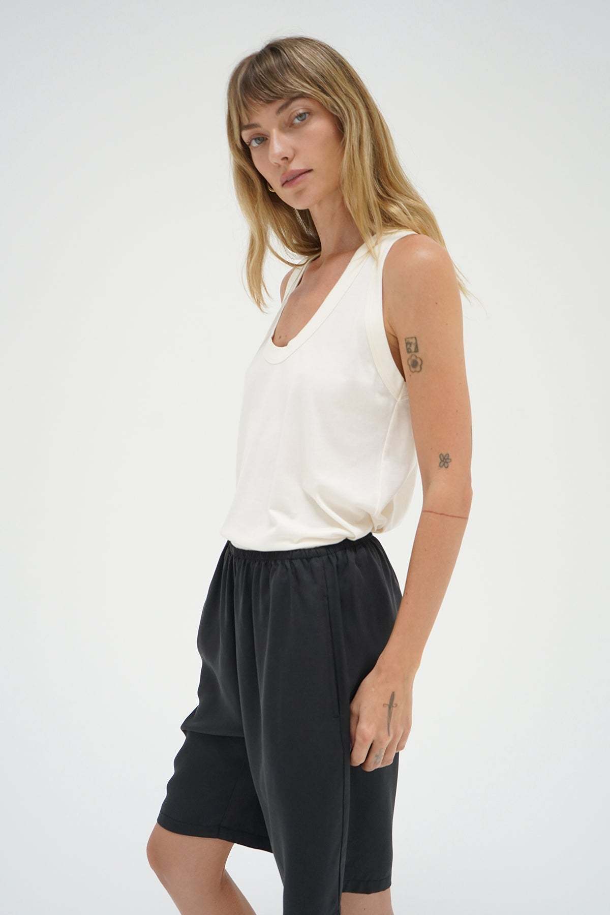 LNA Relaxed U Neck Tank in jet stream 