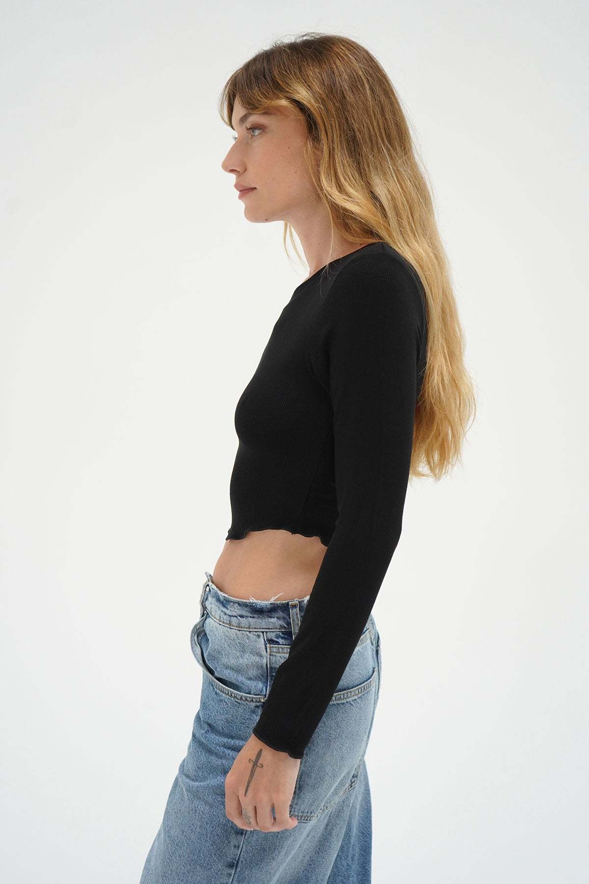 LNA Arya Cropped Long Sleeve in Black